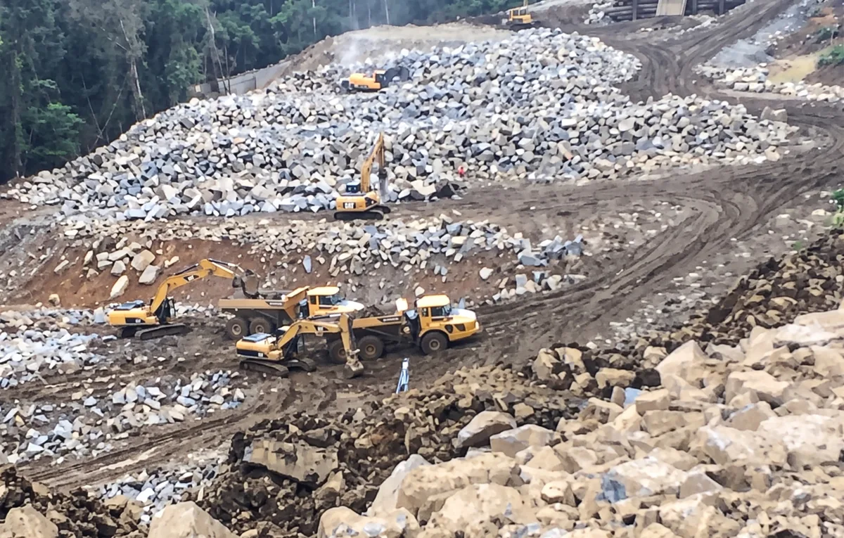 Extraction face and sorted stockpiles.